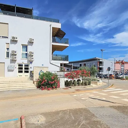 Apartamento Luxus Nur 300 Meter Zum Strand Mit Pool, Liegen, Grill, Privatparkplatz Novigrad Istria