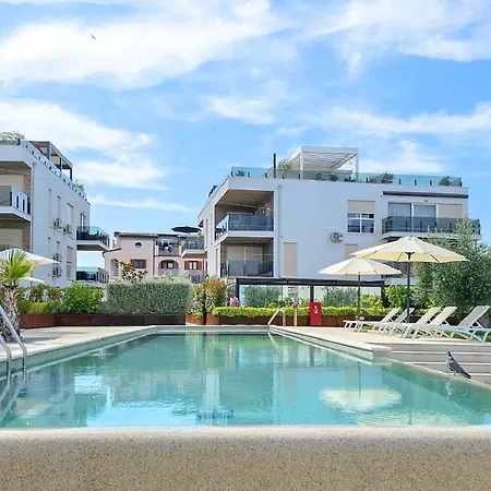 Luxus Nur 300 Meter Zum Strand Mit Pool, Liegen, Grill, Privatparkplatz