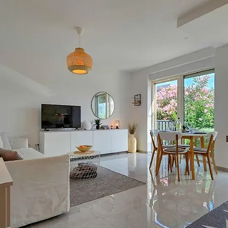 Luxus Nur 300 Meter Zum Strand Mit Pool, Liegen, Grill, Privatparkplatz Apartamento