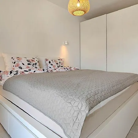 Luxus Nur 300 Meter Zum Strand Mit Pool, Liegen, Grill, Privatparkplatz Apartamento