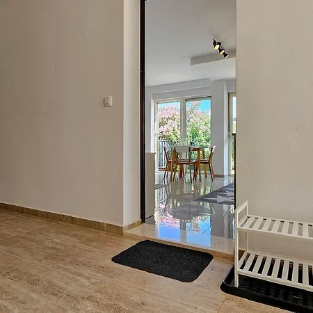 Luxus Nur 300 Meter Zum Strand Mit Pool, Liegen, Grill, Privatparkplatz Apartamento Novigrad Istria