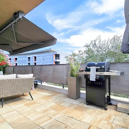 Apartamento Luxus Nur 300 Meter Zum Strand Mit Pool, Liegen, Grill, Privatparkplatz Novigrad Istria