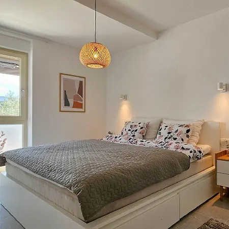Luxus Nur 300 Meter Zum Strand Mit Pool, Liegen, Grill, Privatparkplatz Novigrad Istria