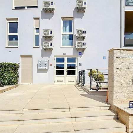 Apartamento Luxus Nur 300 Meter Zum Strand Mit Pool, Liegen, Grill, Privatparkplatz