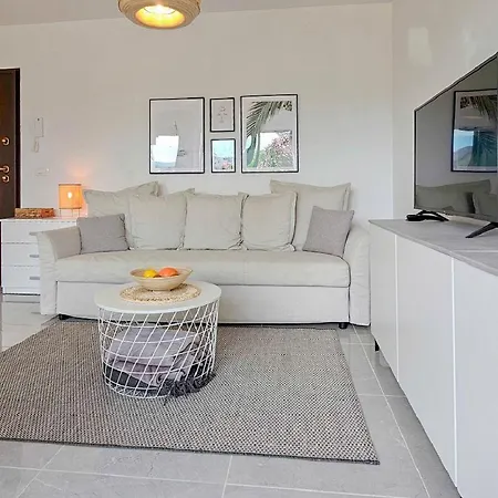 Apartamento Luxus Nur 300 Meter Zum Strand Mit Pool, Liegen, Grill, Privatparkplatz Novigrad Istria