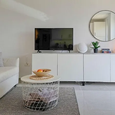 Luxus Nur 300 Meter Zum Strand Mit Pool, Liegen, Grill, Privatparkplatz Apartamento *